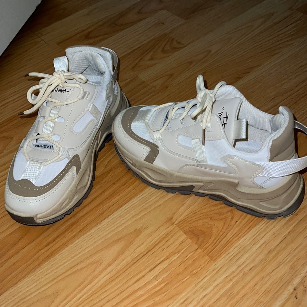 Only worn once in excellent condition. True to size.